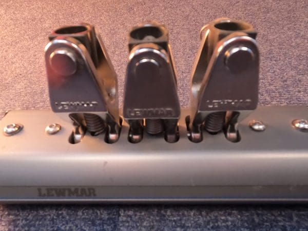 Lewmar Size 3 Ocean Long car with 3 upstands.