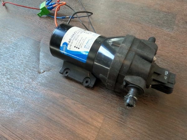 Jabsco 30600-0092 PAR-Max 3 Automatic water pressure pump system.
