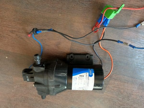 Jabsco 30600-0092 PAR-Max 3 Automatic water pressure pump system.